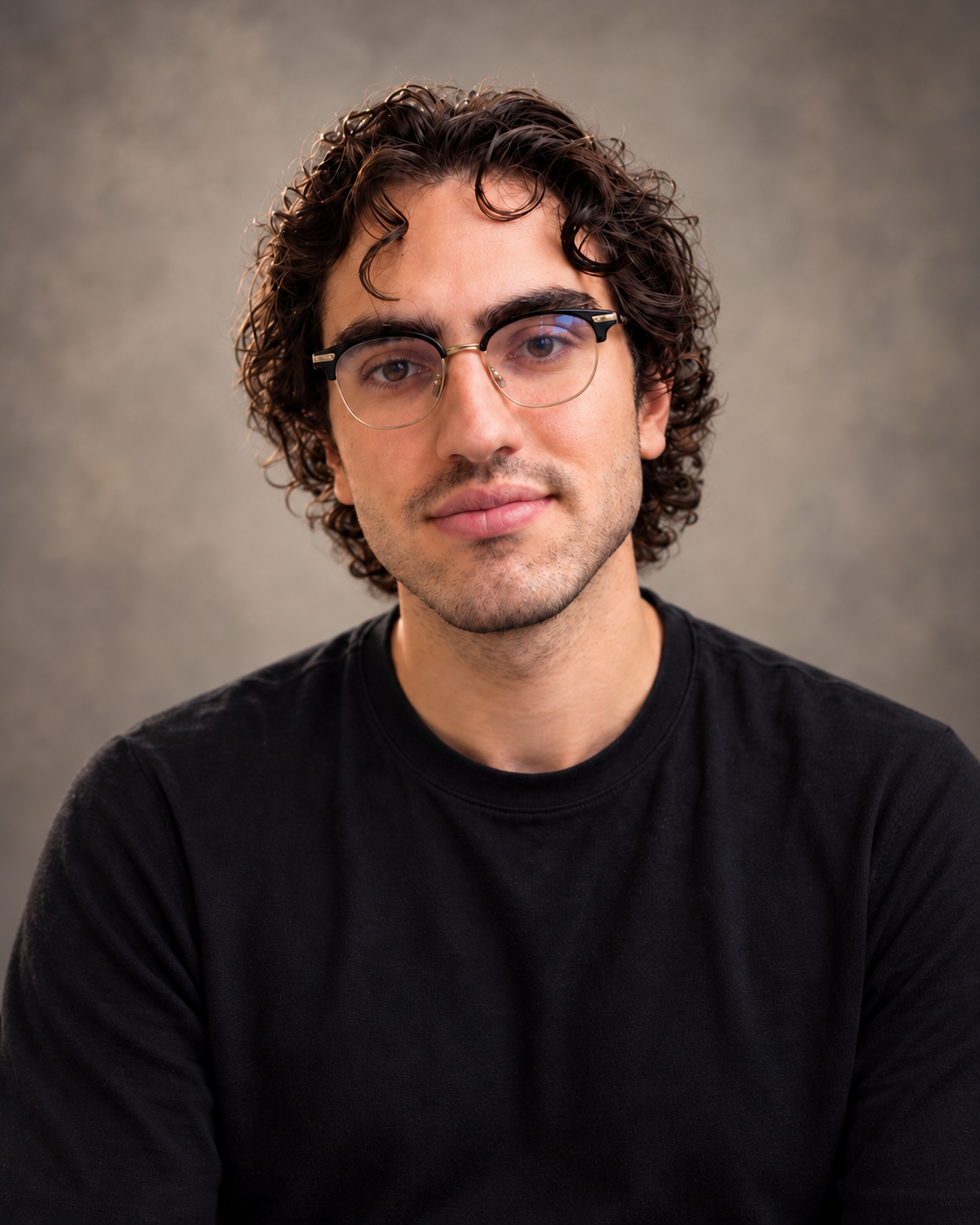 Sinan Gölhan portrait